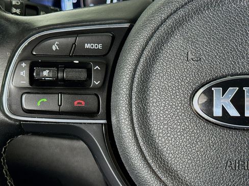 Used 2018 Kia Niro EX FWD image 11