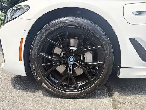 Used 2023 BMW 530e xDrive w/ Premium Package AWD/4WD image 8
