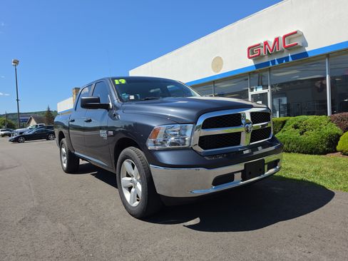 Used 2019 RAM 1500 Classic SLT AWD/4WD image 1