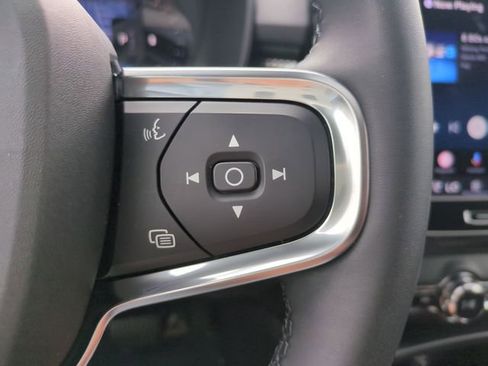Used 2023 Volvo XC40 B5 Plus w/ Protection Package Premier AWD/4WD image 18