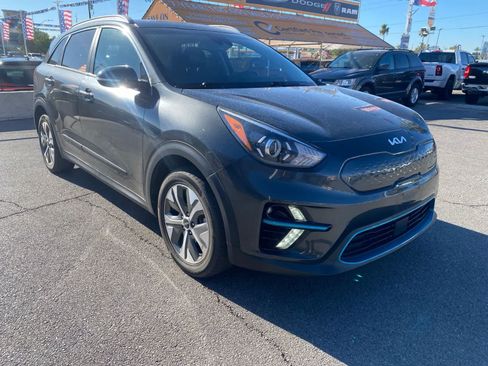 Used 2022 Kia Niro EX FWD image 3