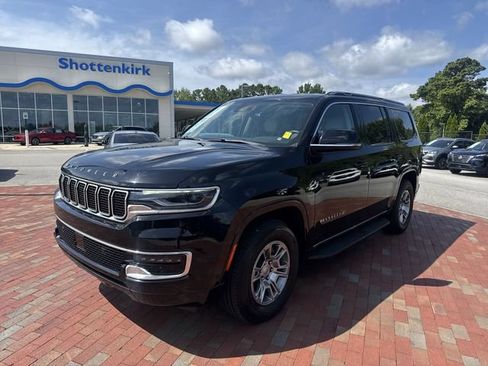 Used 2023 Jeep Wagoneer 2WD image 1