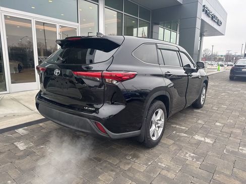 Used 2021 Toyota Highlander LE image 13