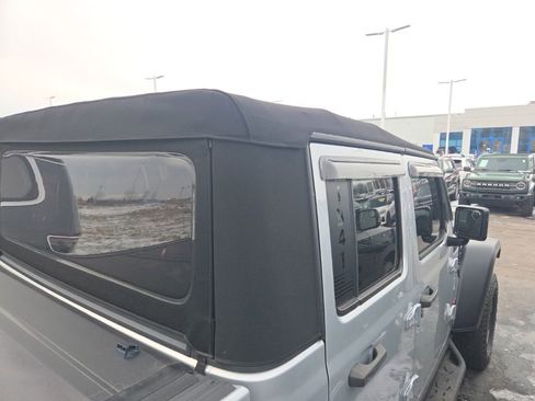 Used 2023 Jeep Gladiator Rubicon w/ Cold Weather Group image 51