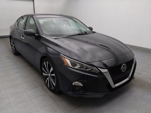 Used 2020 Nissan Altima 2.0 Platinum FWD image 13