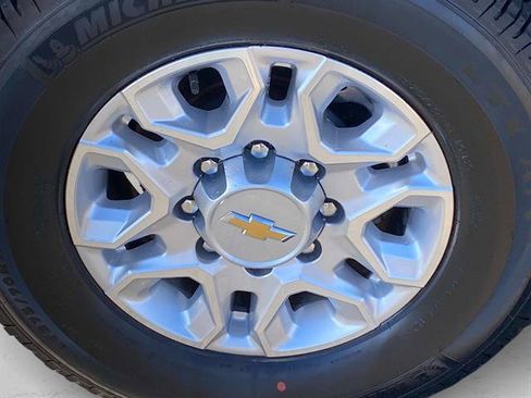 Used 2025 Chevrolet Silverado 2500 LT w/ Convenience Package image 25
