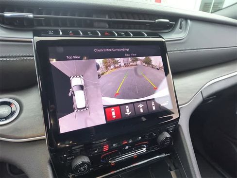 New 2025 Jeep Grand Cherokee L Limited image 17