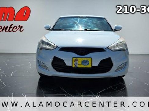 Used 2013 Hyundai Veloster w/ Style Pkg FWD image 8