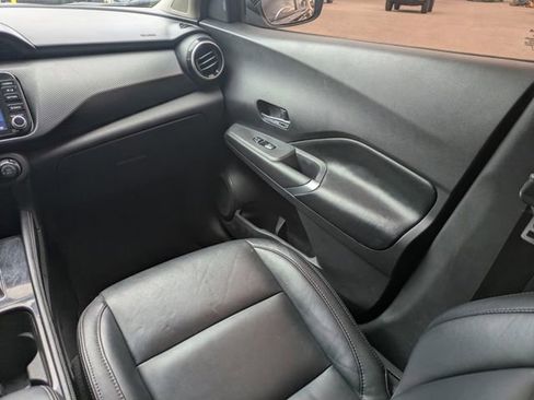 Used 2022 Nissan Kicks SV image 18