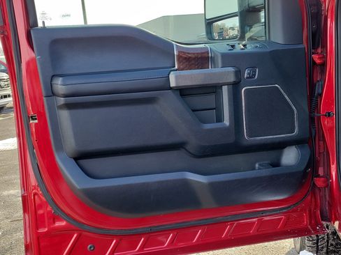 Used 2015 Ford F150 Platinum w/ Equipment Group 701A Luxury image 16