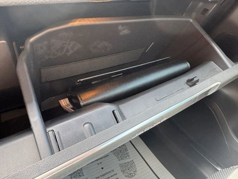 Used 2017 Jaguar F-PACE Prestige image 30