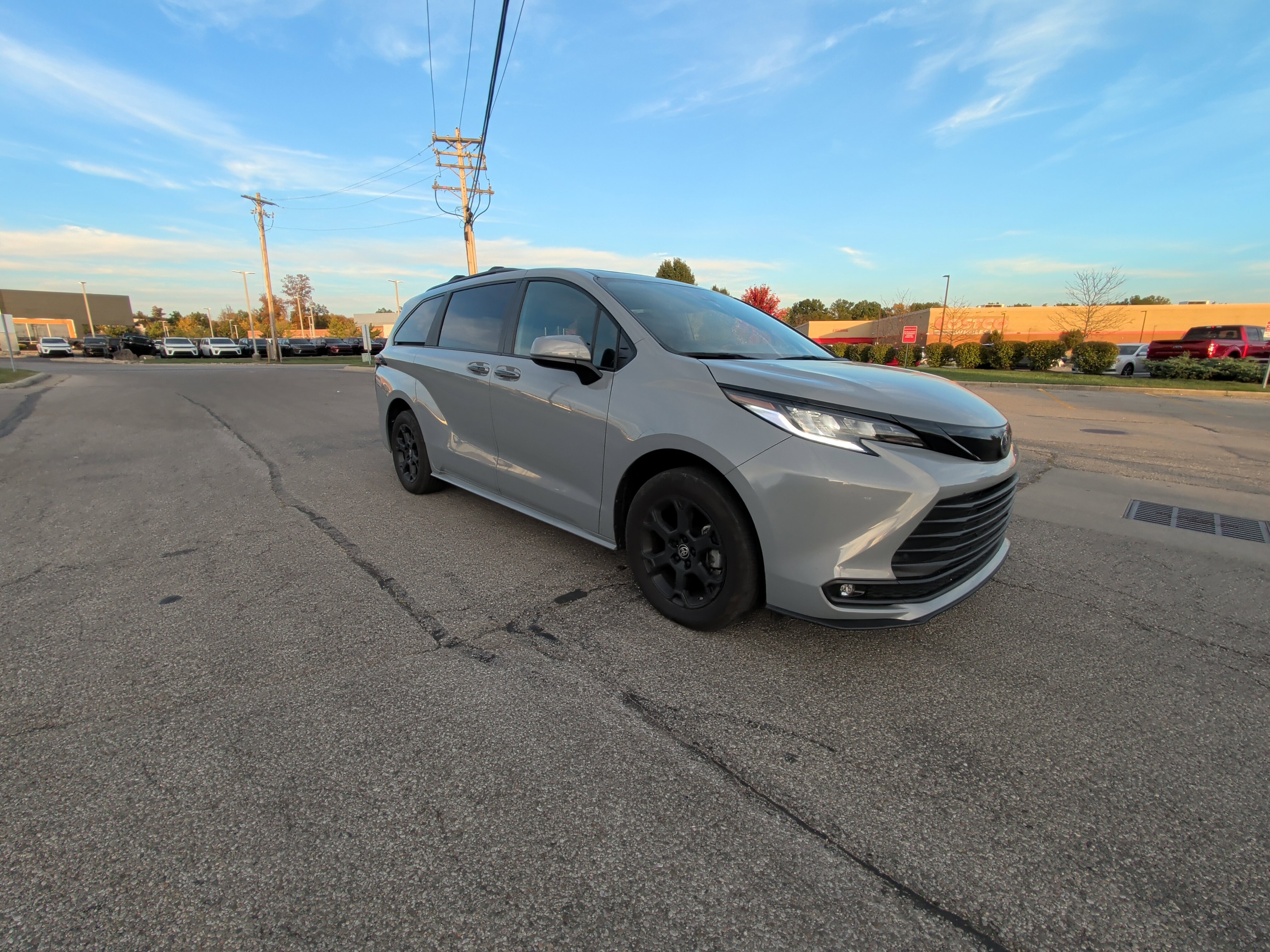 Used 2025 Toyota Sienna XLE Woodland Edition AWD/4WD image 18