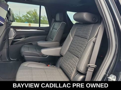 Used 2025 Cadillac Escalade Premium Luxury Platinum AWD/4WD image 12