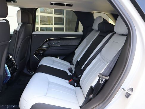 New 2026 Land Rover Range Rover Sport Dynamic SE AWD/4WD image 18