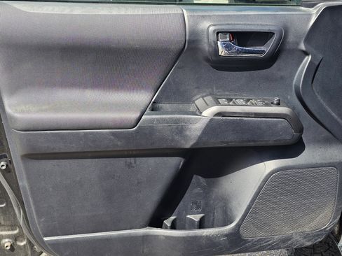 Used 2019 Toyota Tacoma TRD Sport image 13