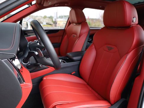 Used 2023 Bentley Bentayga Extended Wheelbase image 21