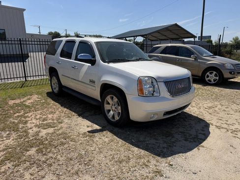 Used 2011 GMC Yukon SLT w/ Texas Edition RWD image 3