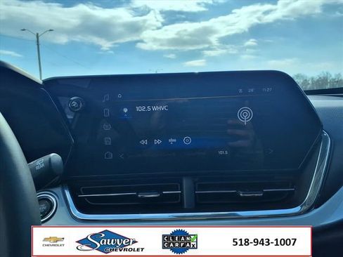 Used 2025 Chevrolet Trax LT w/ LT Convenience Package image 19