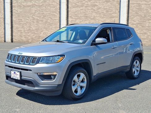 Used 2019 Jeep Compass Latitude w/ Popular Equipment Group AWD/4WD image 3