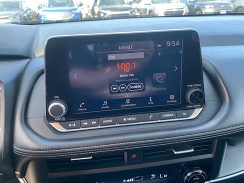 Used 2025 Nissan Rogue SV image 20