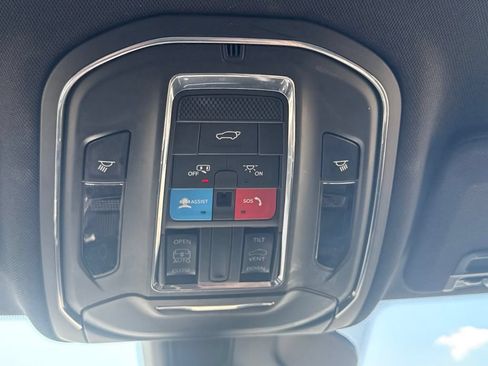 Used 2024 Jeep Grand Cherokee Altitude AWD/4WD image 17