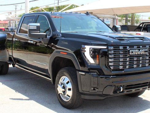 Used 2026 GMC Sierra 3500 Denali Ultimate AWD/4WD image 2