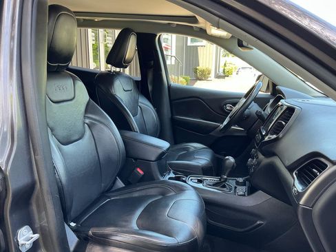 Used 2019 Jeep Cherokee Limited AWD/4WD image 14