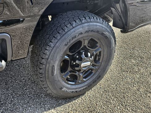 Used 2023 Ford F350 XLT w/ XLT Premium Package image 11