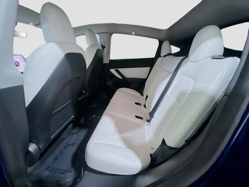 Used 2022 Tesla Model Y Long Range AWD/4WD image 17