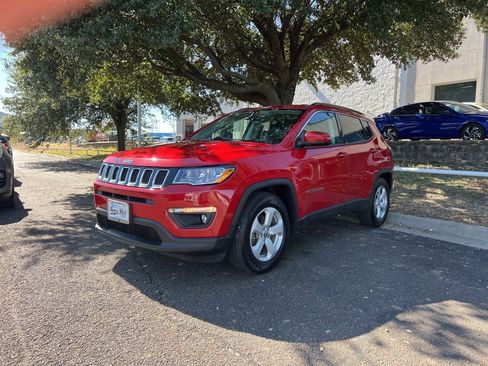 Used 2021 Jeep Compass Latitude image 3