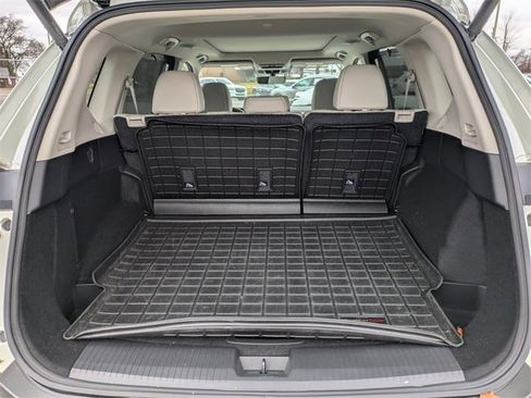 Used 2023 Nissan Rogue SL w/ SL Premium Package image 16