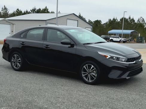 Used 2024 Kia Forte LXS image 2