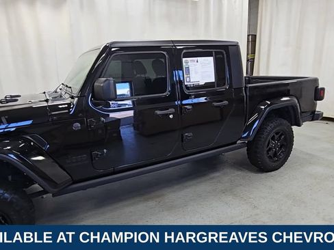 Used 2022 Jeep Gladiator Sport AWD/4WD image 5