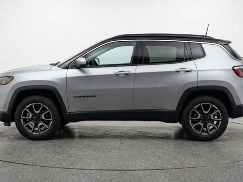 Used 2025 Jeep Compass Trailhawk AWD/4WD image 5