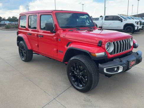 Used 2025 Jeep Wrangler Unlimited Sahara w/ Safety Group AWD/4WD image 2