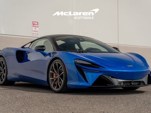 Used 2023 McLaren Artura image 3