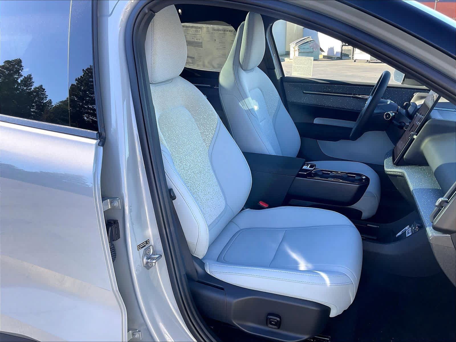 New 2025 Volvo EX30 Ultra w/ Protection Package Premier AWD/4WD image 31