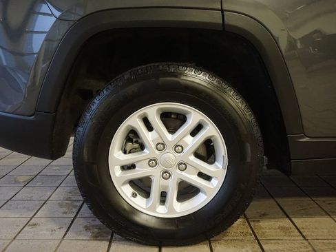 Used 2022 Jeep Grand Cherokee Laredo w/ Luxury Tech Group I image 33