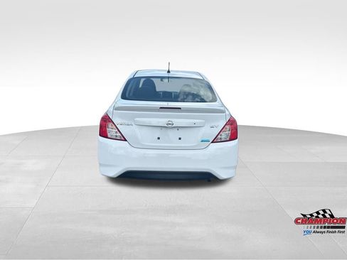 Used 2016 Nissan Versa SV image 4