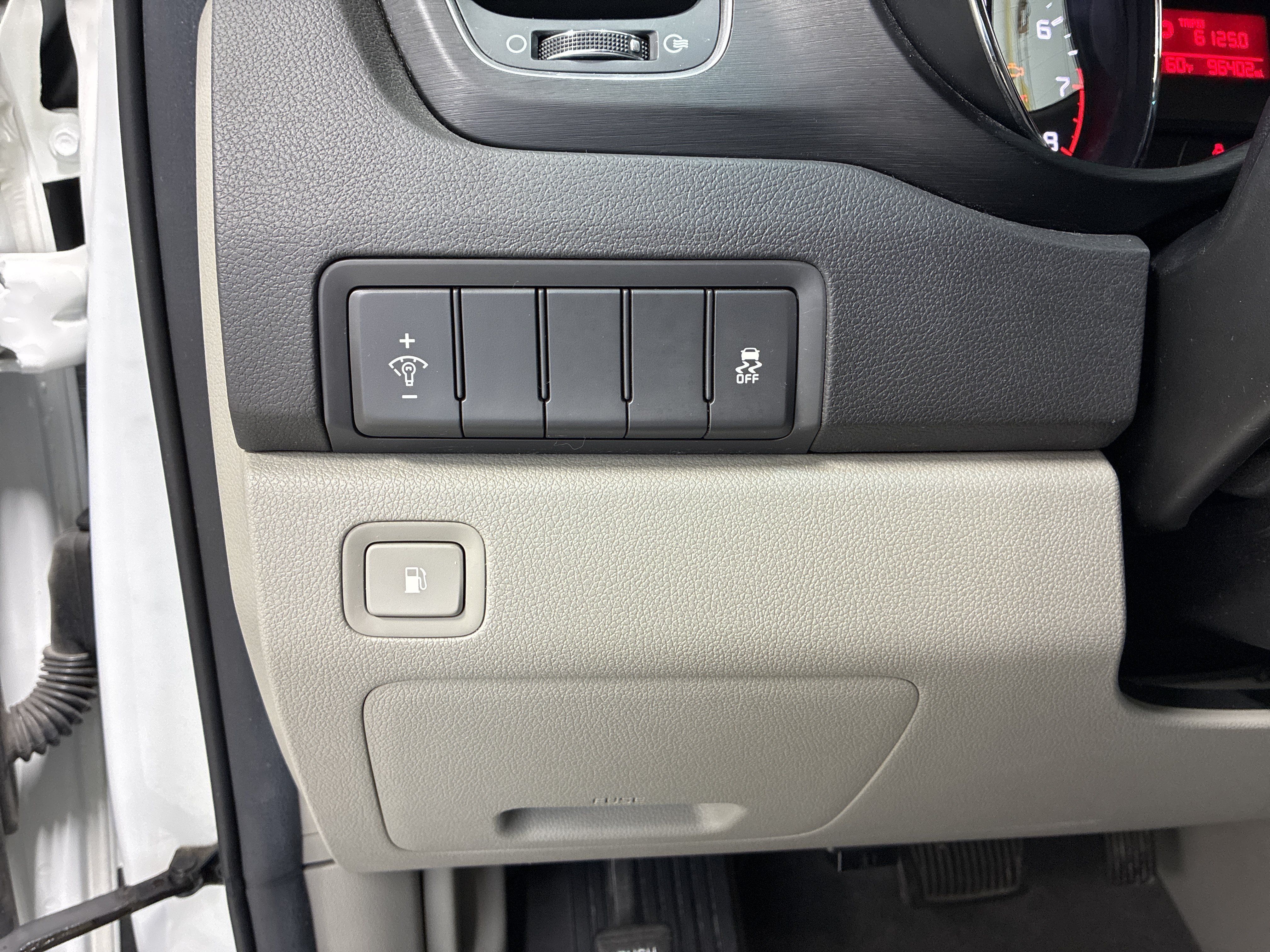 Used 2018 Kia Sedona LX FWD image 22