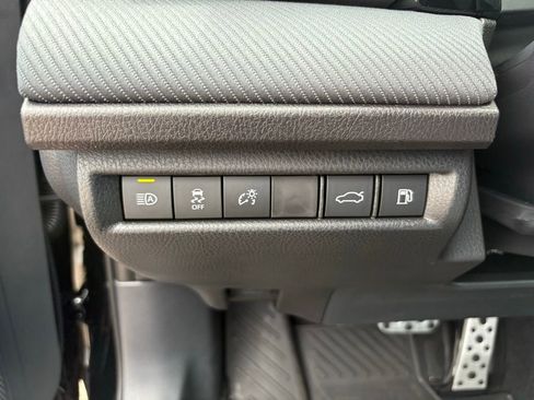 Used 2025 Toyota Camry SE image 25