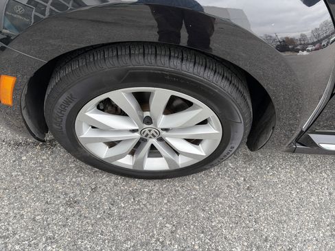 Used 2017 Volkswagen Beetle 1.8T Classic image 9