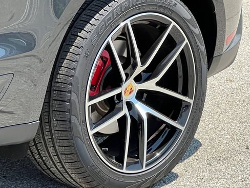 Certified 2025 Porsche Macan S AWD/4WD image 13