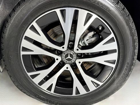 Used 2024 Mercedes-Benz GLB 250 4MATIC image 28