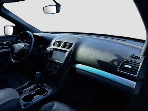 Used 2017 Ford Explorer XLT w/ Equipment Group 202A FWD image 37