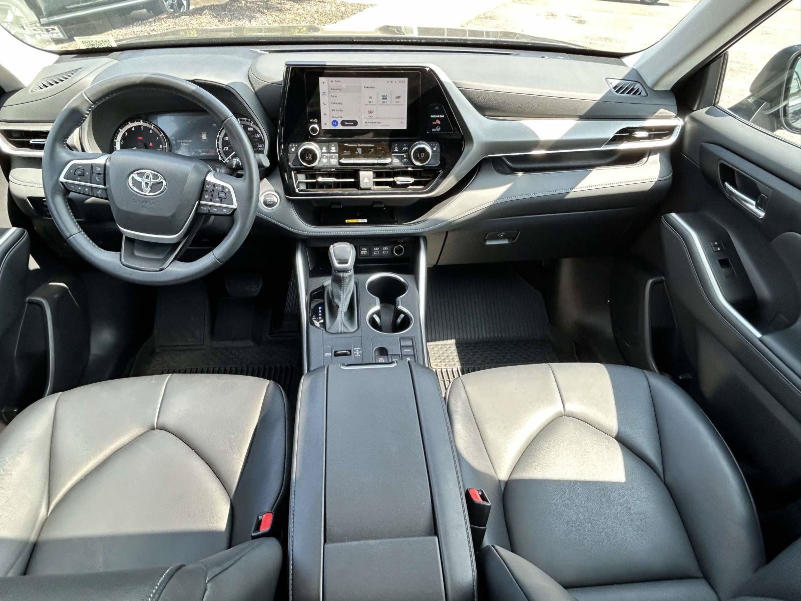 Used 2024 Toyota Highlander XLE FWD image 10