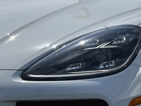 Used 2021 Porsche Cayenne image 7