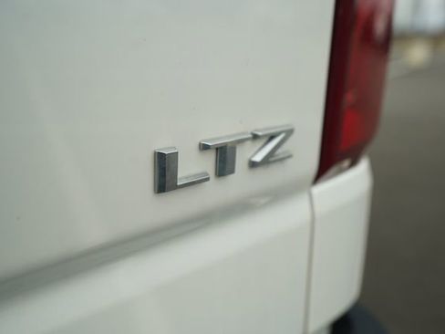 Used 2019 Chevrolet Silverado 1500 LTZ image 41