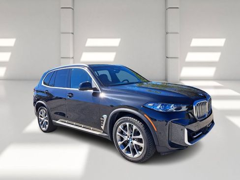 Used 2024 BMW X5 xDrive50e image 2