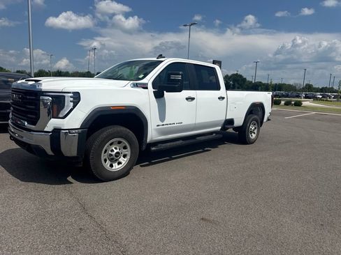 Used 2024 GMC Sierra 2500 Pro w/ Convenience Package AWD/4WD image 3